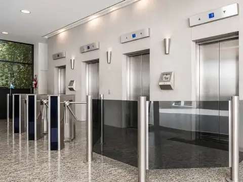 Oficina en Alquiler con 4 cocheras