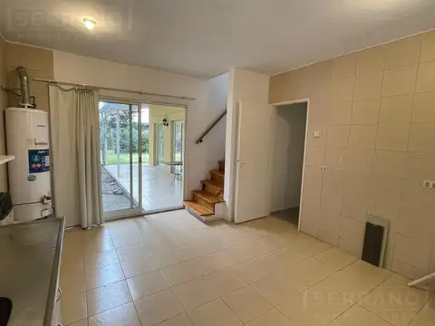 Casa en Alquiler con 4 cocheras