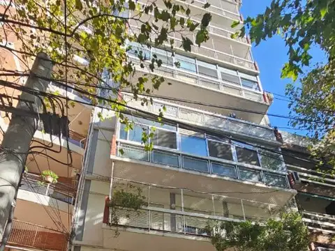 DEPARTAMENTO DE 3 AMBIENTES CON COCHERA
