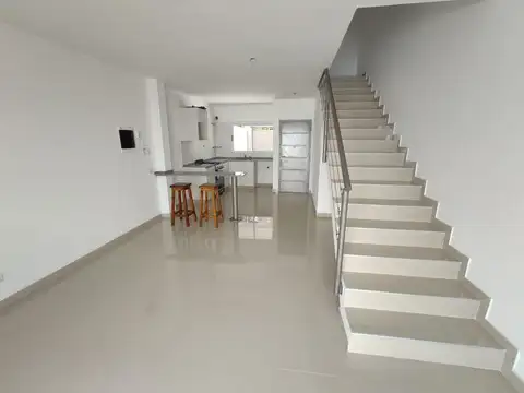 Depto Tipo Casa en Venta con 1 cocheras