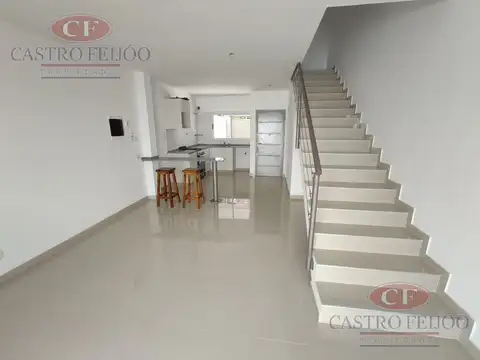 Depto Tipo Casa en Venta con 1 cocheras
