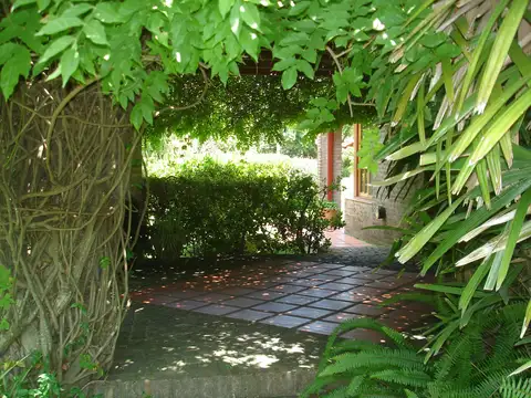 Excelente construccion y mantenimiento, esquina central.