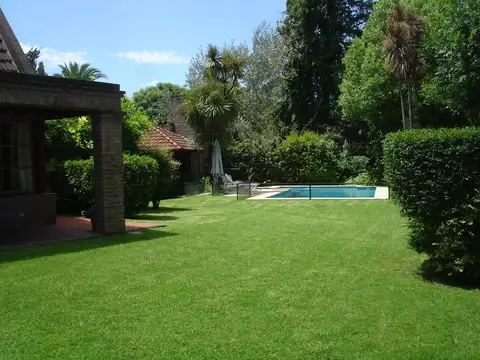 Excelente construccion y mantenimiento, esquina central.