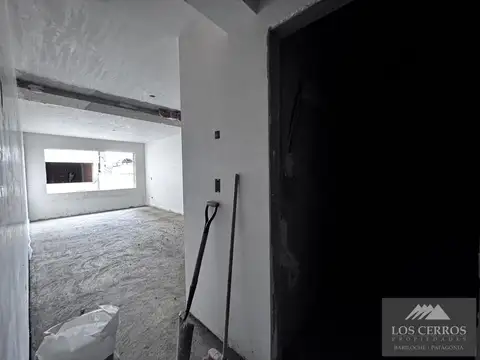 Departamento en Venta en Bariloche-MONOAMBIENTE con cochera en Centro Bariloche en pozo.