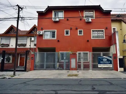 Venta - Casa triplex 4 ambientes en Olivos
