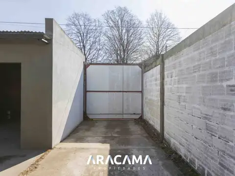 Local en Alquiler en Luis Guillon, USD 10.500