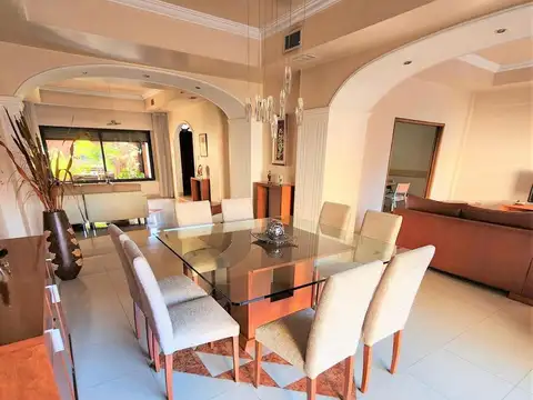 Casa 6 ambientes con 3 baños