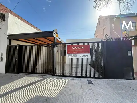 APTO CRÉDITO - Casa en venta de 4 ambientes con cochera, jardín y piscina - Villa Ballester