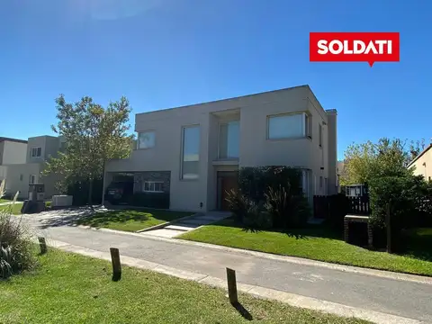 Venta en TACOS, oportunidad de inversión . 4 cuartos , quincho, pileta.