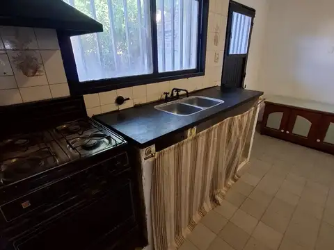 Casa 3 ambientes con 1 baño