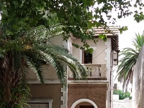 ATRACTIVA CASA PARA USO PROFESIONAL O  COMERCIAL A 2 CUADRAS DE MAIPÚ