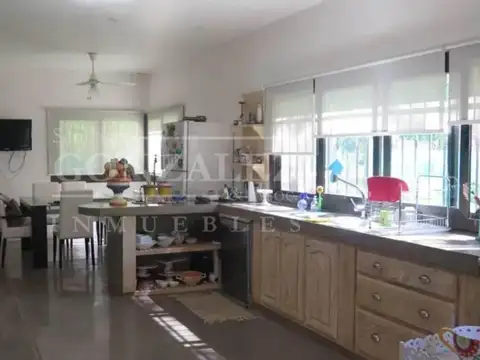 Casa en Venta con 4 cocheras