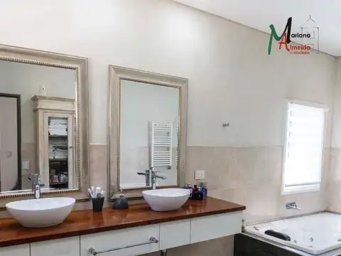 CASA EN VENTA BARRIO MONET