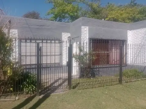 VENTA CASA EN PILAR CON JARDIN