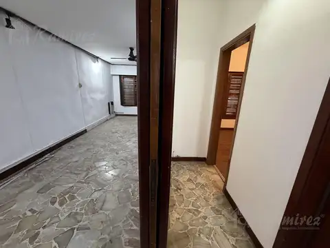 Casa en Alquiler con 2 cocheras