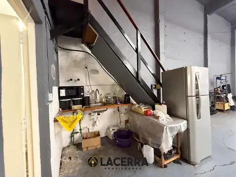 Galpón de 330m2 en venta en Martinez