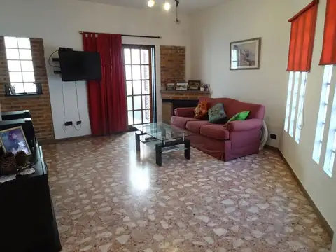 Casa 5 ambientes con 3 baños