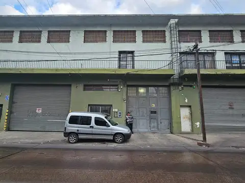 ALQUILER – IMPORTANTE DEPÓSITO INDUSTRIAL EN MADERO 1800 mtrs en 2 plantas