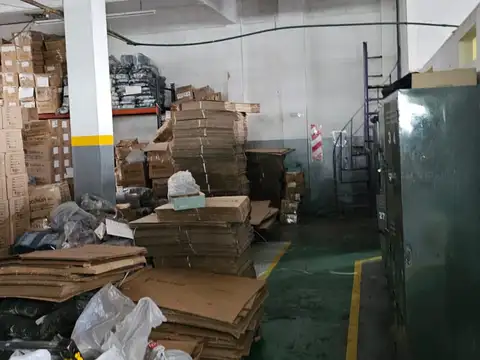 ALQUILER – IMPORTANTE DEPÓSITO INDUSTRIAL EN MADERO 1800 mtrs en 2 plantas