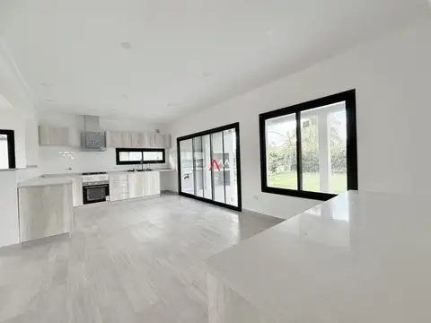 CASA EN VENTA EN LAGOON PILAR