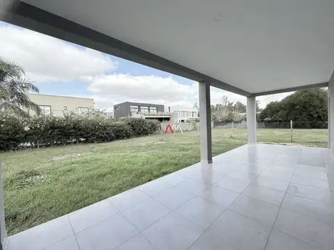 CASA EN VENTA EN LAGOON PILAR