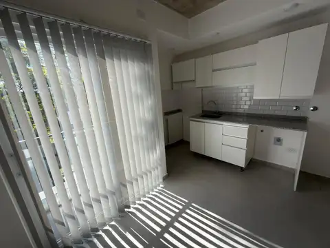 Monoambiente amplio de categoría en alquiler en Moreno