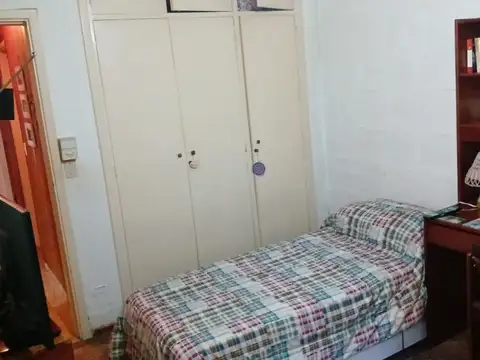 Dpto PH 4 ambientes con patio en muy buena ubicación de Lanús Este 