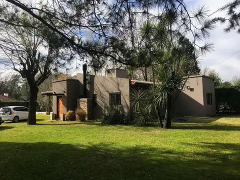 B° PARQUE PERÓ CASA 4 AMB. S/LOTE 1491m2. A/CRÉDITO!