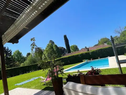 Casa en Venta con 5 cocheras