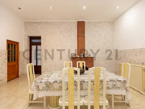 VENTA PERMUTA CASA 4 AMB CON COCHERA Y OFICINA APTA CREDITO EN CASEROS