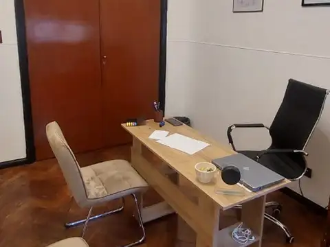 Avenida Hipólito Yrigoyen 4400, Piso 1