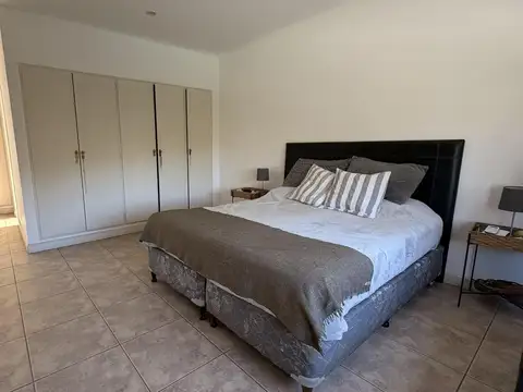 Casa 6 ambientes con 4 baños