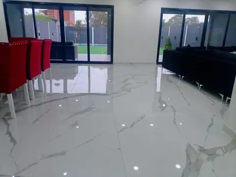 CASA 5 AMBIENTES EN  VENTA MONTE GRANDE PILETA