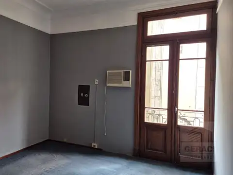 Oficina 6 ambientes con 1 baño