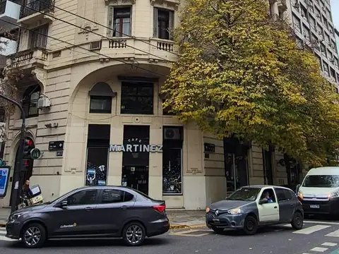 Oficina  de 5 ambientes en edificio de estilo francés en Tribunales
