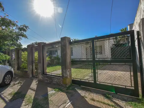 Casa en Venta de Tres Ambientes en Adrogue