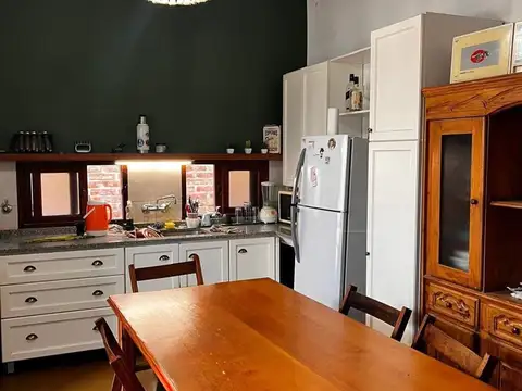 VENTA CASA INTERNA 2 DORMITORIOS- ZONA CENTRO.-