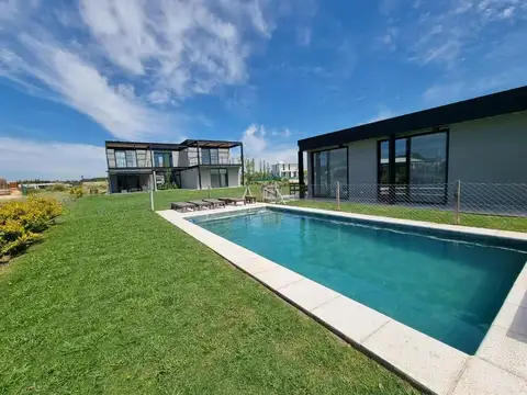 Casa en Venta en Pilar, USD 320.000