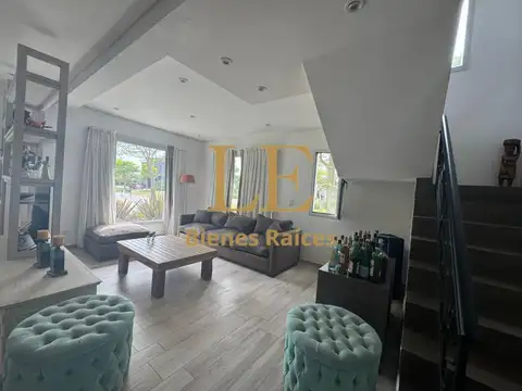 Casa en Venta con 4 cocheras