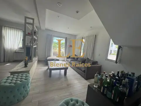 Casa 4 ambientes con 3 baños