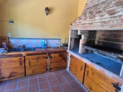 Excelente casa, Longchamps.