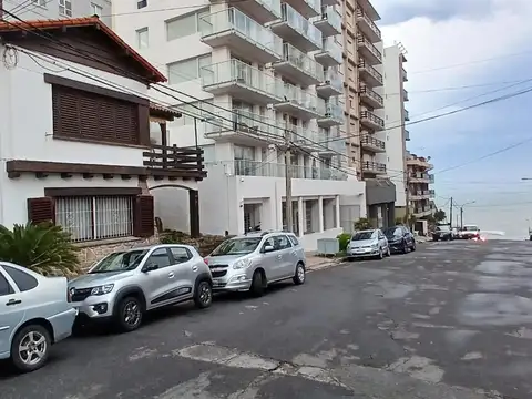 Casa 5 ambientes con 4 baños