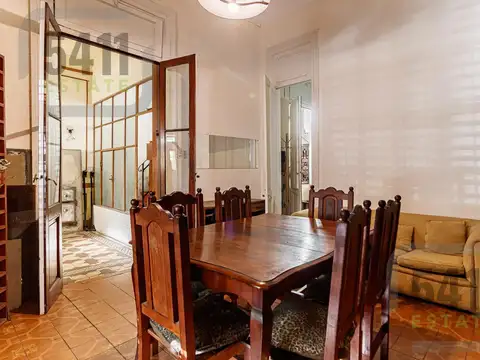 Casa 4 ambientes con 2 baños