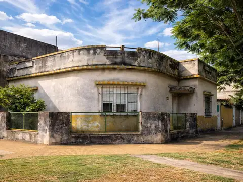 VENTA CASA 4 AMBIENTES 3 DORMITORIOS JARDIN COCHERA VICENTE LOPEZ VILLA MARTELLI BARRIO CALESITA