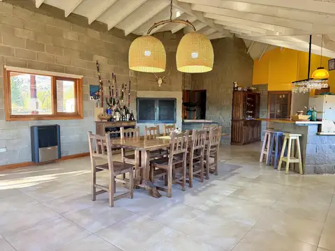 Casa en Venta con 2 cocheras
