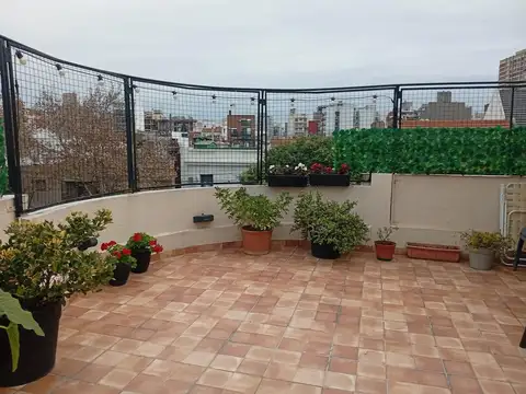 Venta- Excelente PH-en Villa Urquiza-4 ambientes-2 pisos-reciclado-nuevo-terraza y parrilla propias