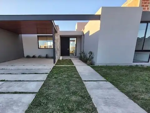 Casa 3 dormitorios en venta Nobu Town