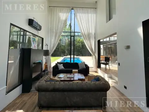 Casa 7 ambientes con 2 baños
