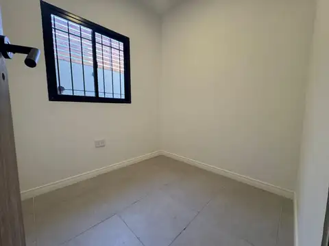Casa en venta dos dormitorios con patio y parrilla.