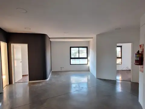 Oficina 4 ambientes con 2 baños